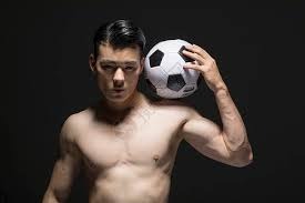 名记：利物浦中场莫顿将在周二正式签约加盟里昂