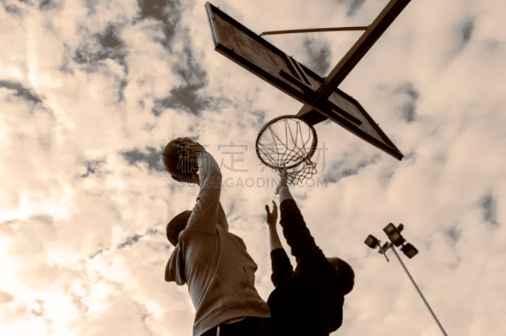 欧国联大战！西班牙2-2荷兰：巴萨5星闪耀，1人意外伤退成焦点