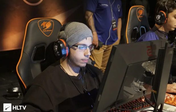 A效力的球 A效力的球