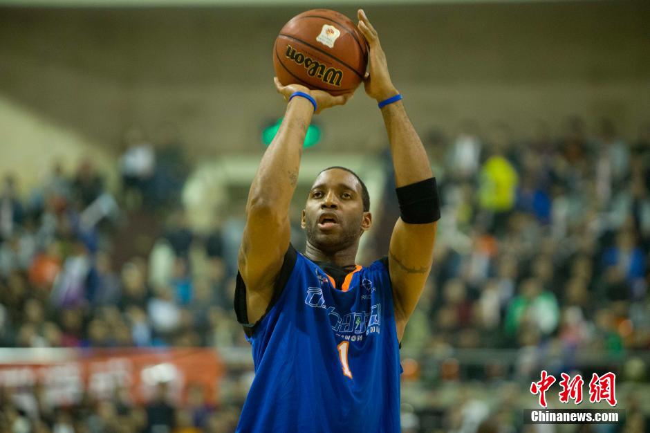 米蘭vs那不勒斯爭議判罰不斷！主裁判遭歐足聯除名！.